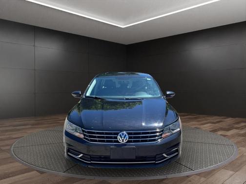 Deep Black Pearl Effect 2019 Volkswagen Passat 2.0T Wolfsburg