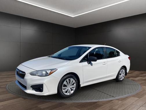 Crystal White Pearl 2017 Subaru Impreza 2.0i