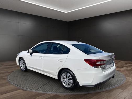 Crystal White Pearl 2017 Subaru Impreza 2.0i