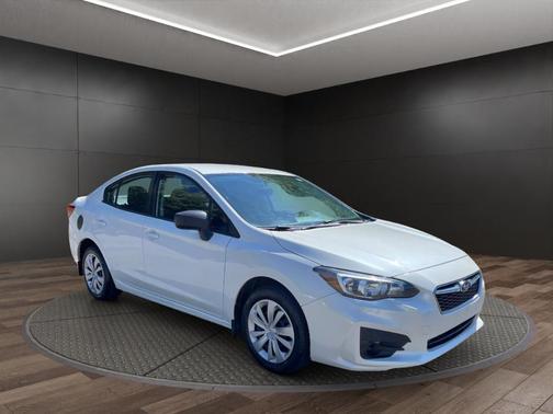 Crystal White Pearl 2017 Subaru Impreza 2.0i