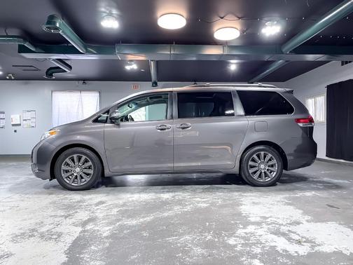 2013 Toyota Sienna XLE