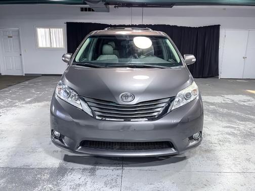 2013 Toyota Sienna XLE