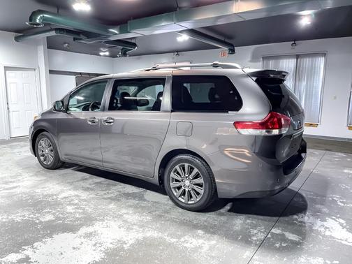 2013 Toyota Sienna XLE
