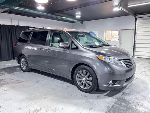 2013 Toyota Sienna XLE