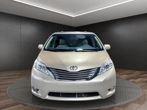 Champagne 2014 Toyota Sienna XLE