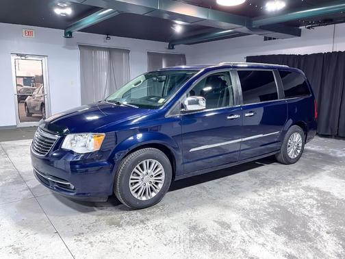 2016 Chrysler Town & Country Touring-L