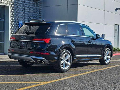 2025 Audi Q7 55 Premium