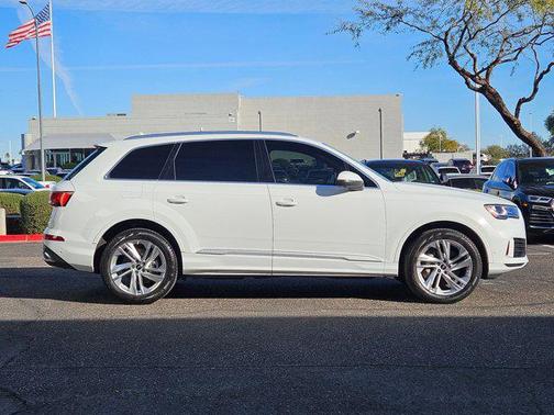 2023 Audi Q7 45 Premium