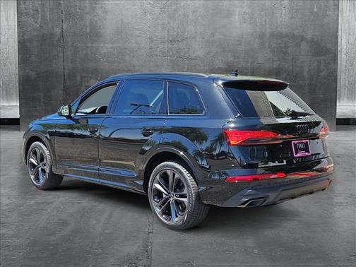 2025 Audi Q7 55 Premium Plus