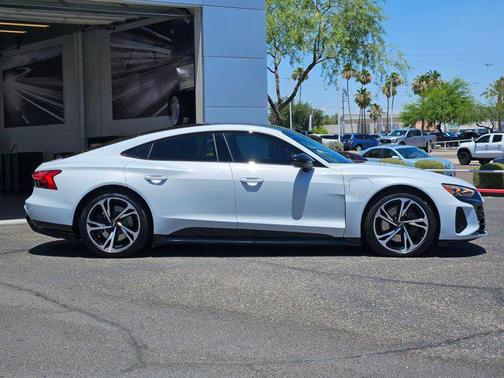Suzuka Gray Metallic 2023 Audi e-tron GT Premium Plus quattro