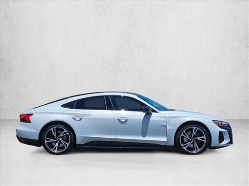 Suzuka Gray Metallic 2023 Audi e-tron GT Premium Plus quattro