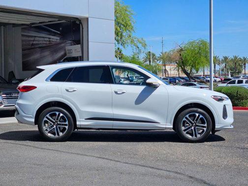 2025 Audi Q5 Premium TFSI quattro S tronic