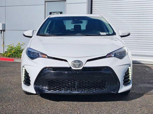 Super White 2018 Toyota Corolla SE