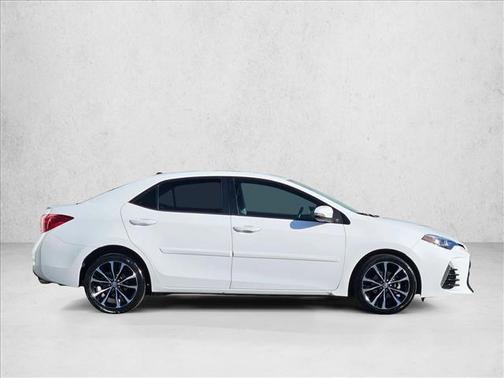 Super White 2018 Toyota Corolla SE