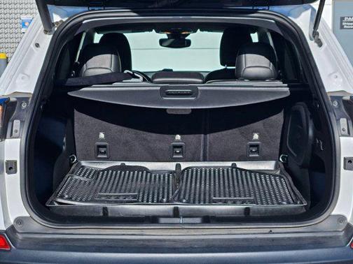 Bright White Clearcoat 2019 Jeep Cherokee Trailhawk Elite