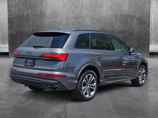 2025 Audi Q7 45 Premium Plus