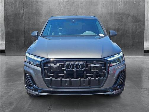 2025 Audi Q7 45 Premium Plus