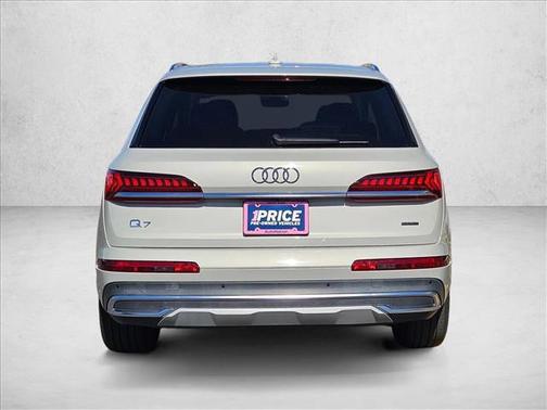 2024 Audi Q7 45 Premium Plus