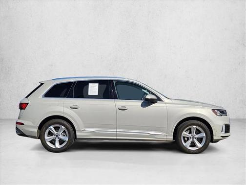 2024 Audi Q7 45 Premium Plus