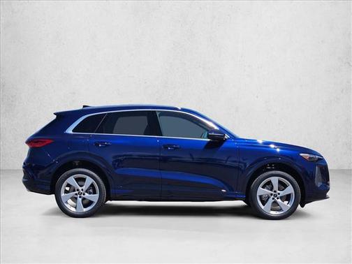 Navarra Blue Metallic 2026 Audi Q5 Premium Plus TFSI quattro S tronic