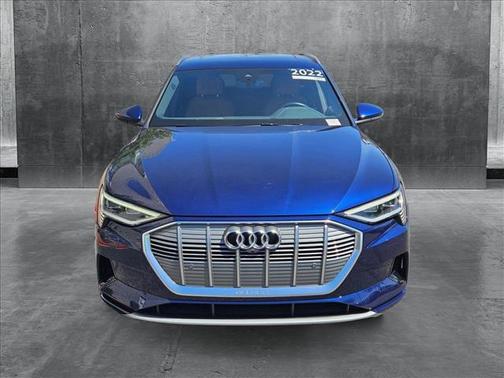 2022 Audi e-tron Premium Plus