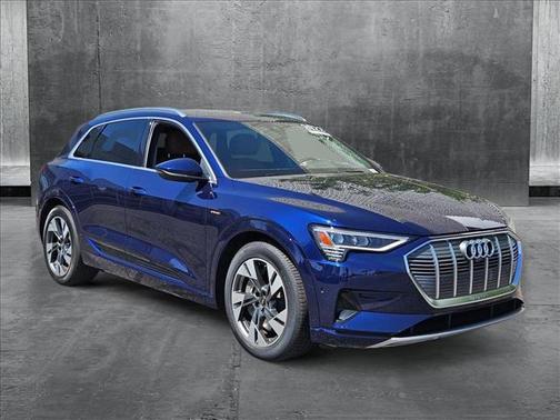 2022 Audi e-tron Premium Plus