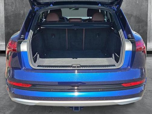 2022 Audi e-tron Premium Plus