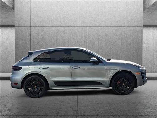 Photo 5 of 26 of 2018 Porsche Macan GTS