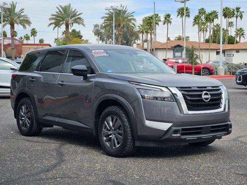 2023 Nissan Pathfinder S FWD