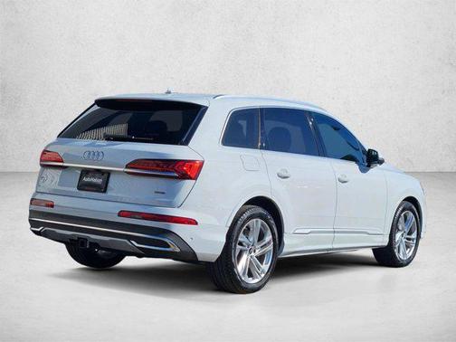 Glacier White Metallic 2023 Audi Q7 55 Prestige