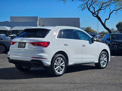 2025 Audi Q3 Premium 45 TFSI S line quattro Tiptronic