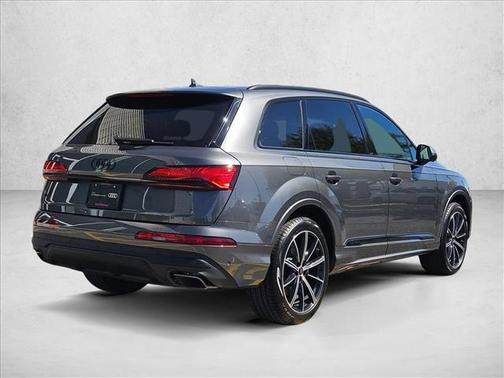 2025 Audi Q7 45 Premium Plus