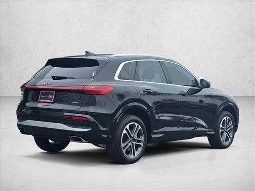 Mythos Black Metallic 2025 Audi Q5 Premium TFSI quattro S tronic