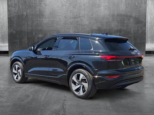 2025 Audi Q6 e-tron Premium Plus quattro