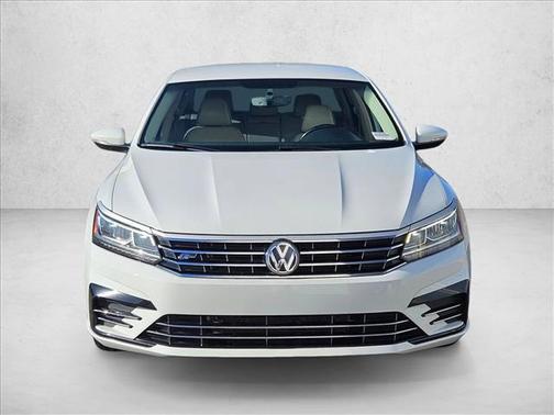 2018 Volkswagen Passat 2.0T R-Line