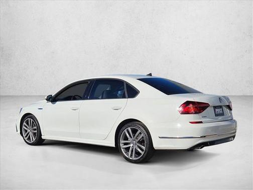 2018 Volkswagen Passat 2.0T R-Line