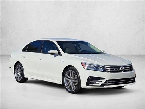 2018 Volkswagen Passat 2.0T R-Line