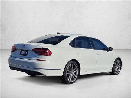 2018 Volkswagen Passat 2.0T R-Line