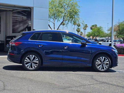 Navarra Blue Metallic 2023 Audi Q4 e-tron Premium Plus 40 RWD