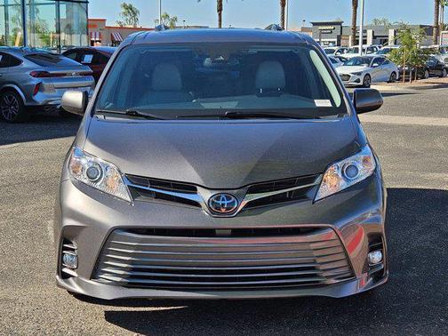 2020 Toyota Sienna XLE