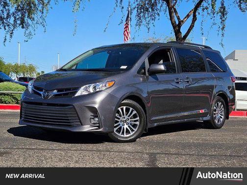 2020 Toyota Sienna XLE
