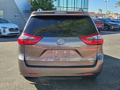 2020 Toyota Sienna XLE