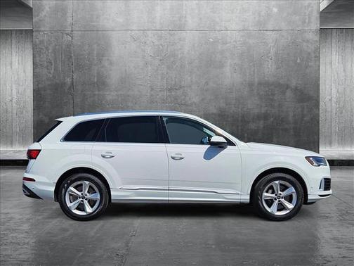 2024 Audi Q7 45 Premium Plus