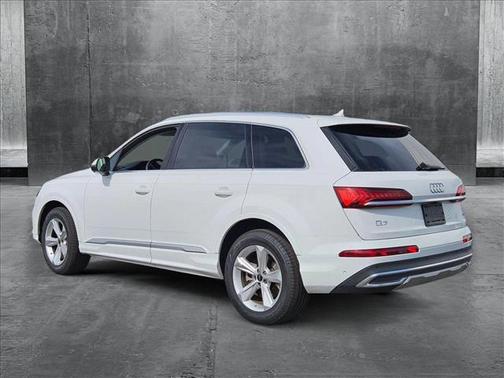 2024 Audi Q7 45 Premium Plus