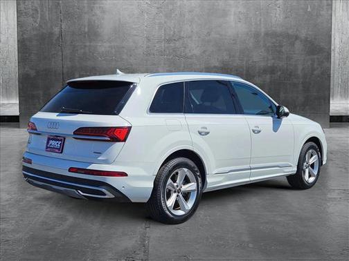 2024 Audi Q7 45 Premium Plus