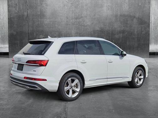 2024 Audi Q7 45 Premium Plus