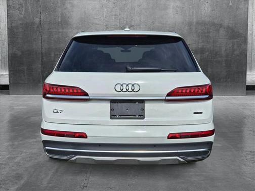 2024 Audi Q7 45 Premium Plus