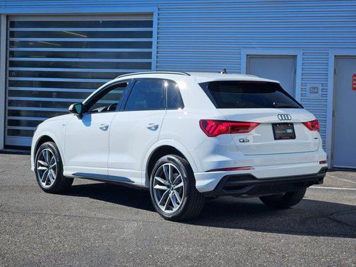 2025 Audi Q3 Premium 45 TFSI S line quattro Tiptronic
