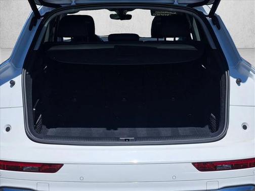 Ibis White 2023 Audi Q5 45 S line Premium Plus