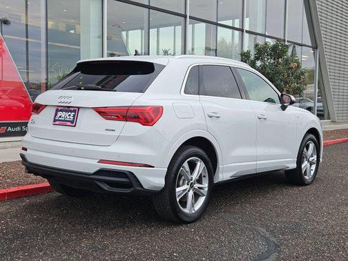 2024 Audi Q3 Premium 45 TFSI S line quattro Tiptronic